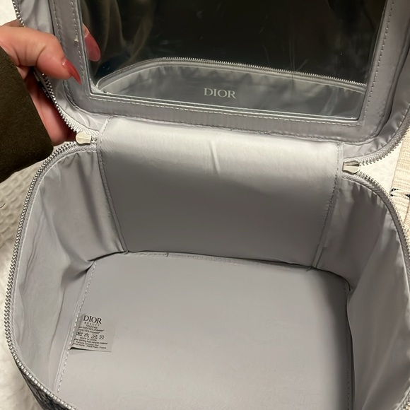 DIOR Beauty Large Vanity Case ~ Around The World 2024 - Picture 5 of 5